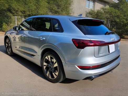 Used 2021 Audi e-tron Premium w/ Convenience Plus Package AWD/4WD image 8