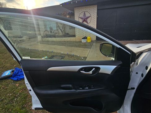 Used 2016 Nissan Sentra S image 8