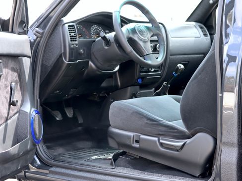 Used 2001 Toyota Tacoma 2WD Regular Cab image 15