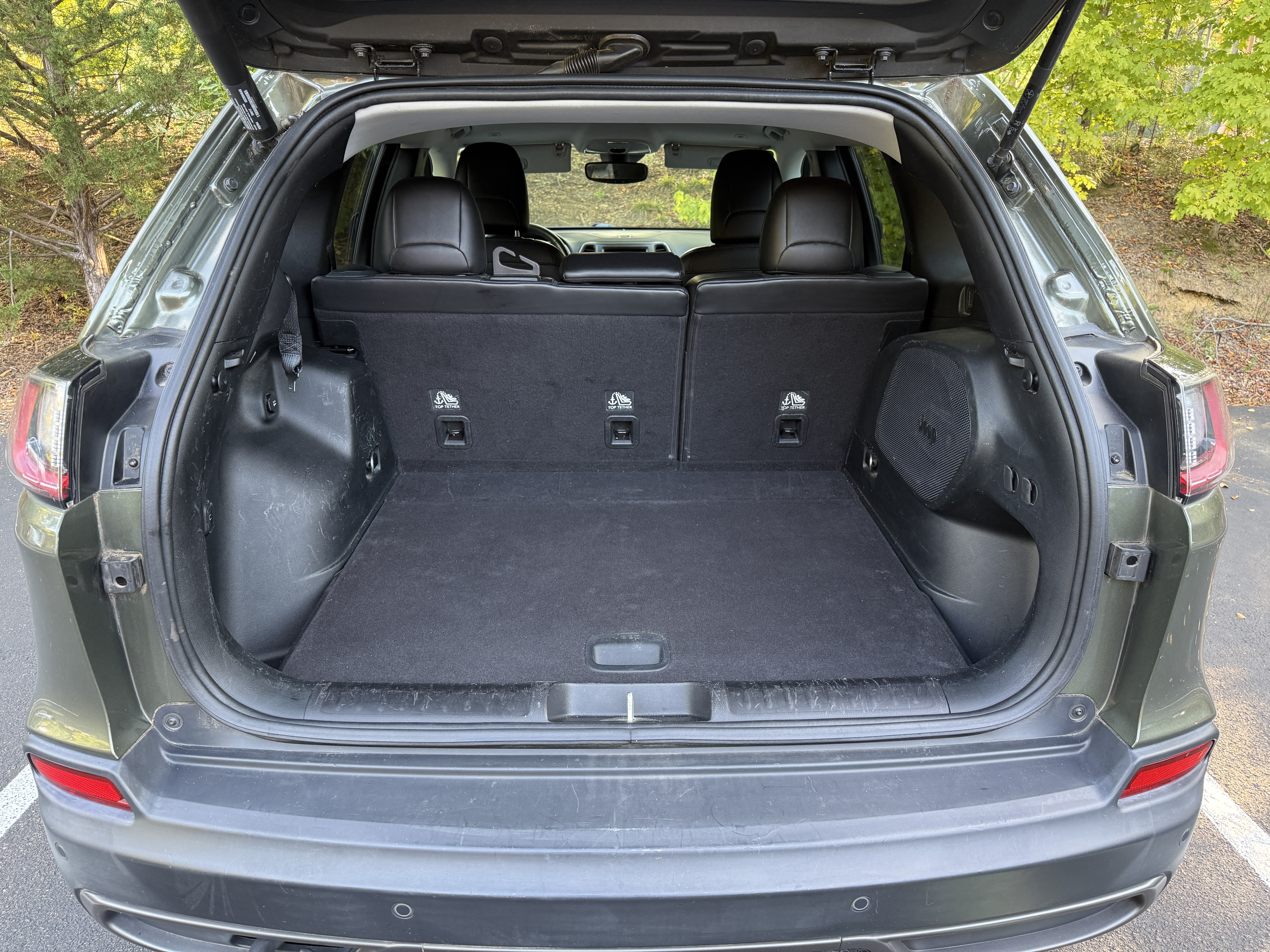 Used 2019 Jeep Cherokee Trailhawk AWD/4WD image 19