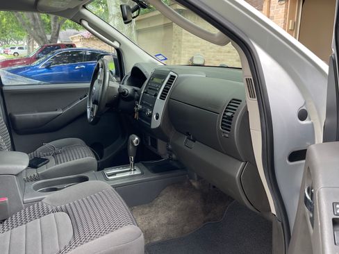 Used 2011 Nissan Frontier SV w/ SV Premium Utility Pkg RWD image 11