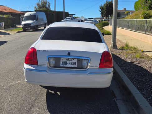 Used 2008 Lincoln Town Car Signature Limited image 8
