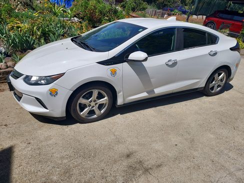 Used 2017 Chevrolet Volt LT w/ Comfort Package FWD image 1