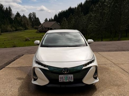 Used 2018 Toyota Prius Prime Advanced image 8