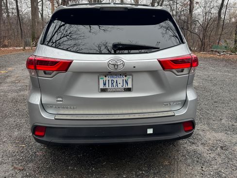 Used 2018 Toyota Highlander XLE image 5