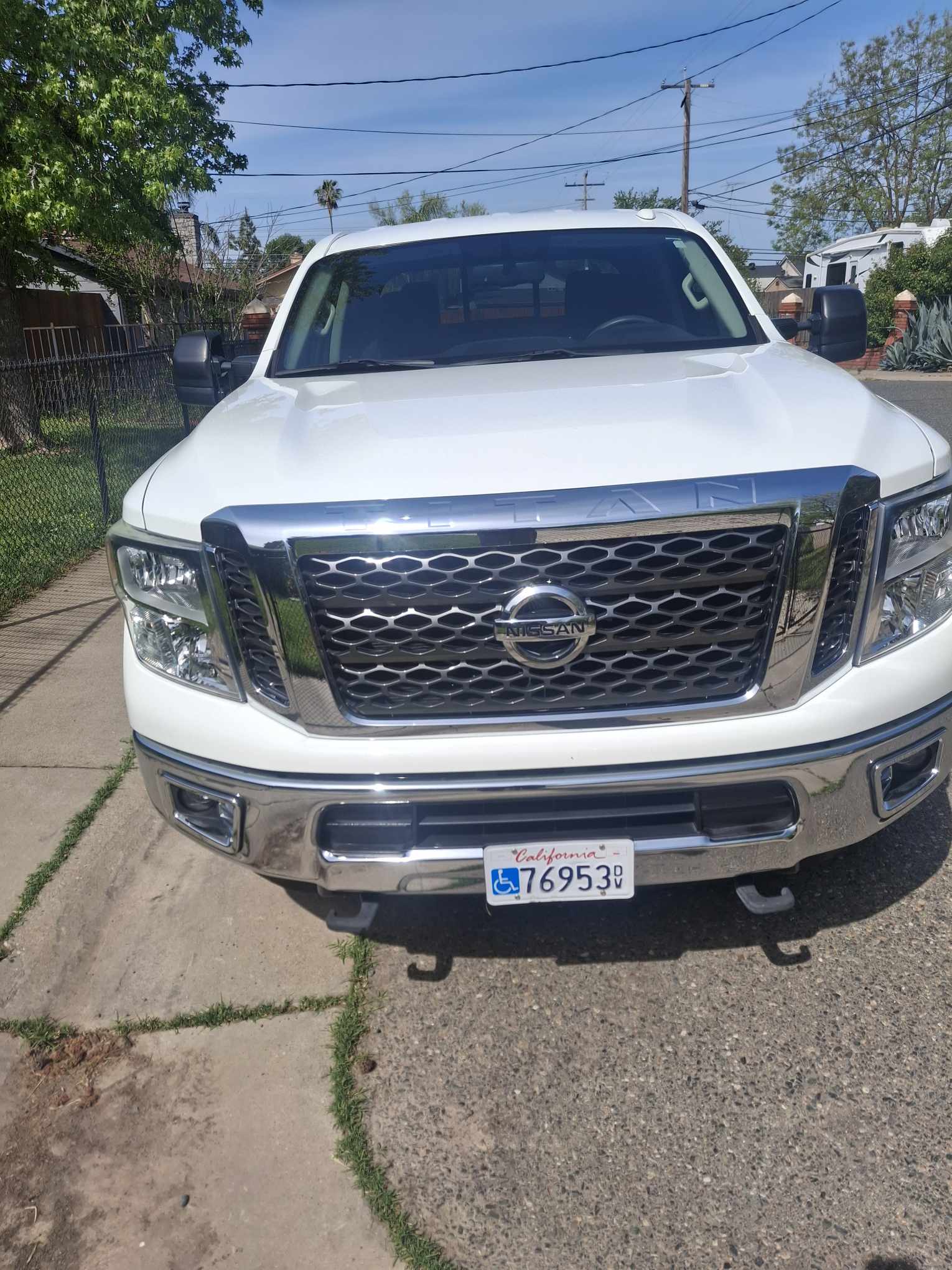 Used 2017 Nissan Titan SV AWD/4WD image 12