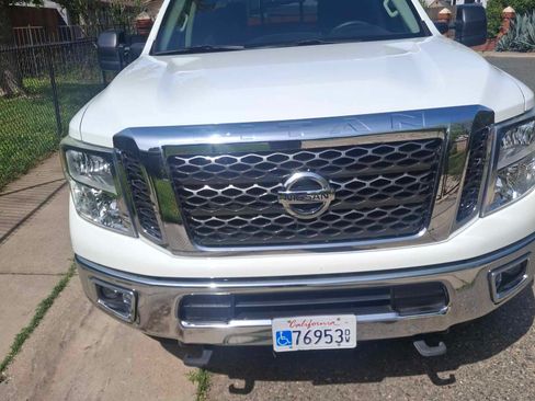 Used 2017 Nissan Titan SV image 12