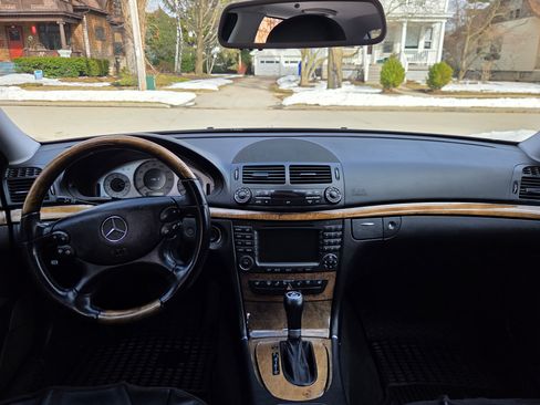 Used 2008 Mercedes-Benz E 350 4MATIC Sedan image 12