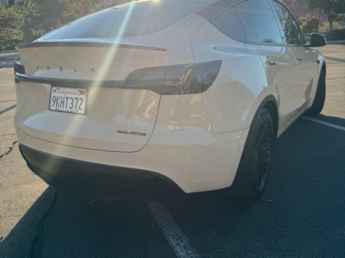 Used 2021 Tesla Model Y Long Range image 6