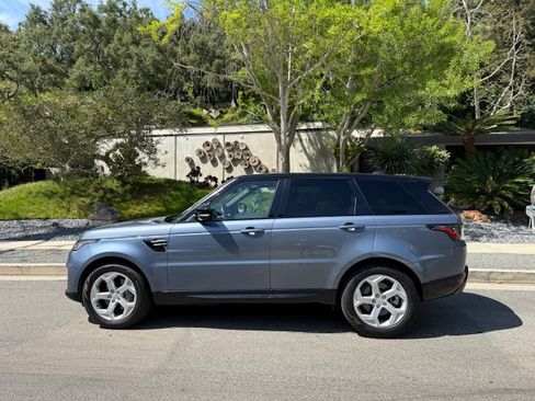 Used 2020 Land Rover Range Rover Sport HSE image 4