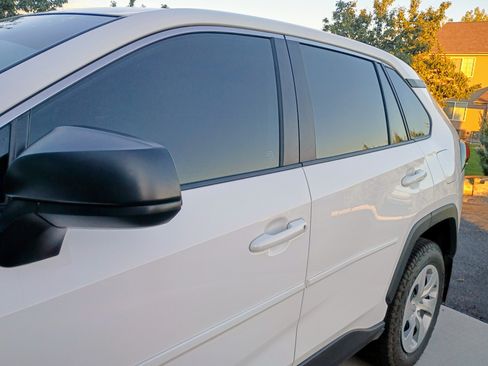 Used 2022 Toyota RAV4 LE image 4