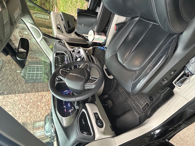Used 2022 Chrysler Pacifica Touring-L FWD image 11