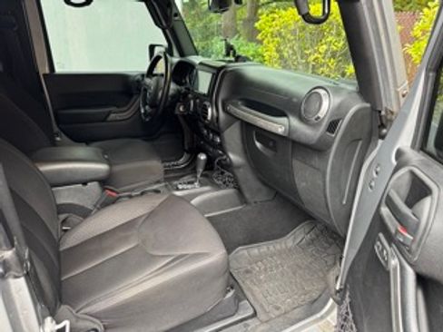 Used 2015 Jeep Wrangler Sport image 10
