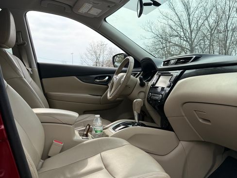 Used 2015 Nissan Rogue SL w/ SL Premium Package image 11