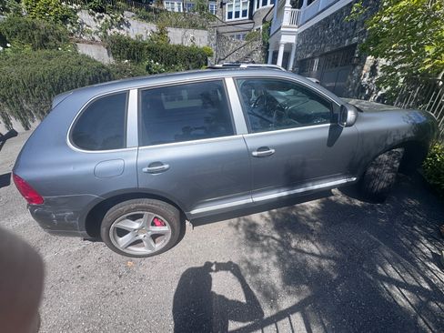 Used 2006 Porsche Cayenne Turbo S image 5