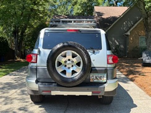 Used 2008 Toyota FJ Cruiser 2WD image 2
