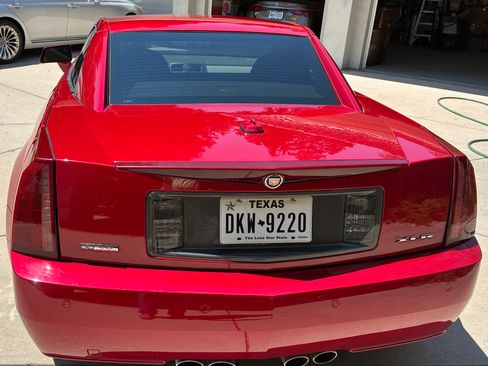 Used 2005 Cadillac XLR RWD image 2