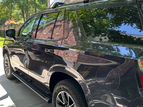 Used 2023 Chevrolet Tahoe Z71 w/ Luxury Package image 4