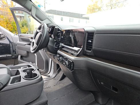 Used 2024 Chevrolet Silverado 3500 LT w/ Convenience Package image 10