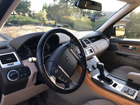 Used 2012 Land Rover Range Rover Sport HSE image 17