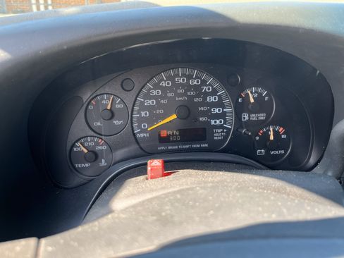 Used 2000 Chevrolet Express 1500 image 9