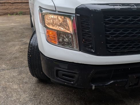 Used 2017 Nissan Titan S AWD/4WD image 10