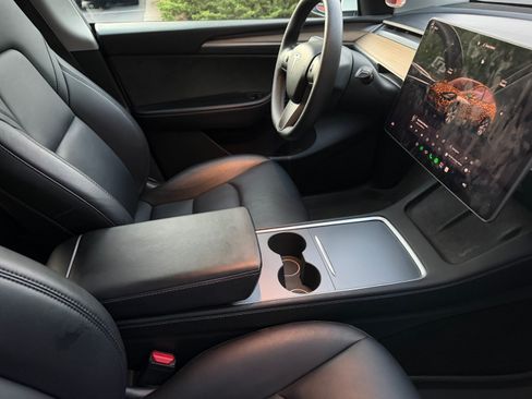 Used 2023 Tesla Model Y Long Range AWD/4WD image 9