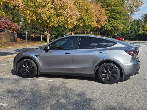 Used 2024 Tesla Model Y Long Range image 24