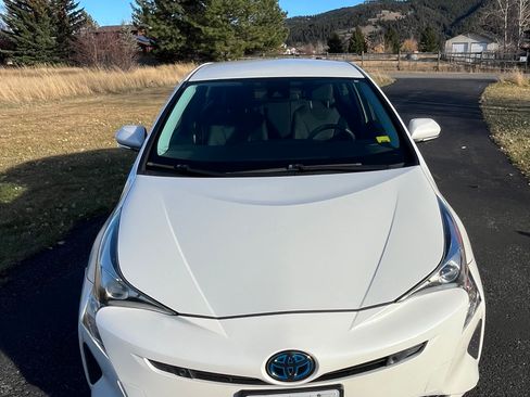 Used 2017 Toyota Prius Four Touring image 1