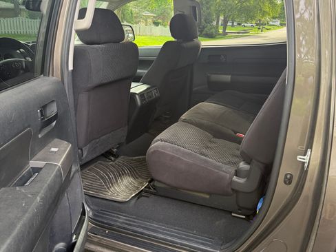 Used 2012 Toyota Tundra 4x4 CrewMax w/ SR5 Pkg image 12