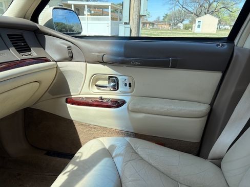 Used 1997 Lincoln Town Car Cartier image 9