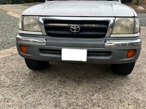 Used 2000 Toyota Tacoma PreRunner image 1