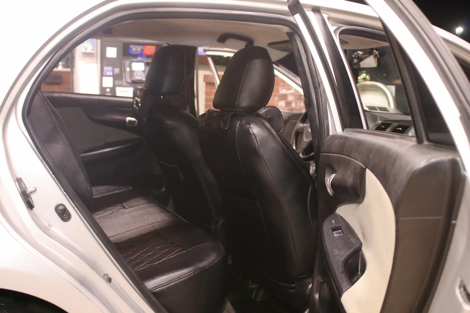 Used 2011 Toyota Corolla LE FWD image 13
