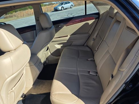 Used 2011 Toyota Avalon Limited image 8