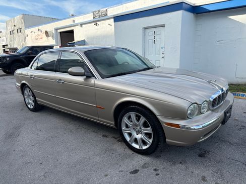 Used 2005 Jaguar XJ8 RWD image 1