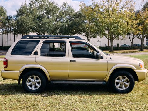Used 2004 Nissan Pathfinder SE w/ (SRF) SE Sunroof Pkg image 6