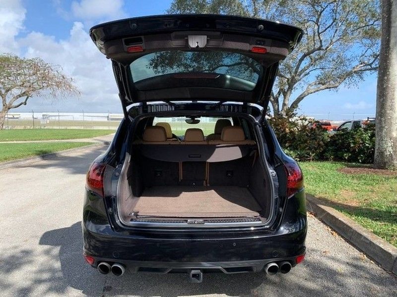 Used 2013 Porsche Cayenne Turbo AWD/4WD image 16