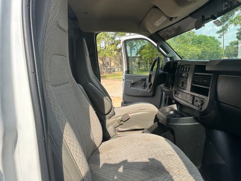 Used 2017 GMC Savana 2500 image 14