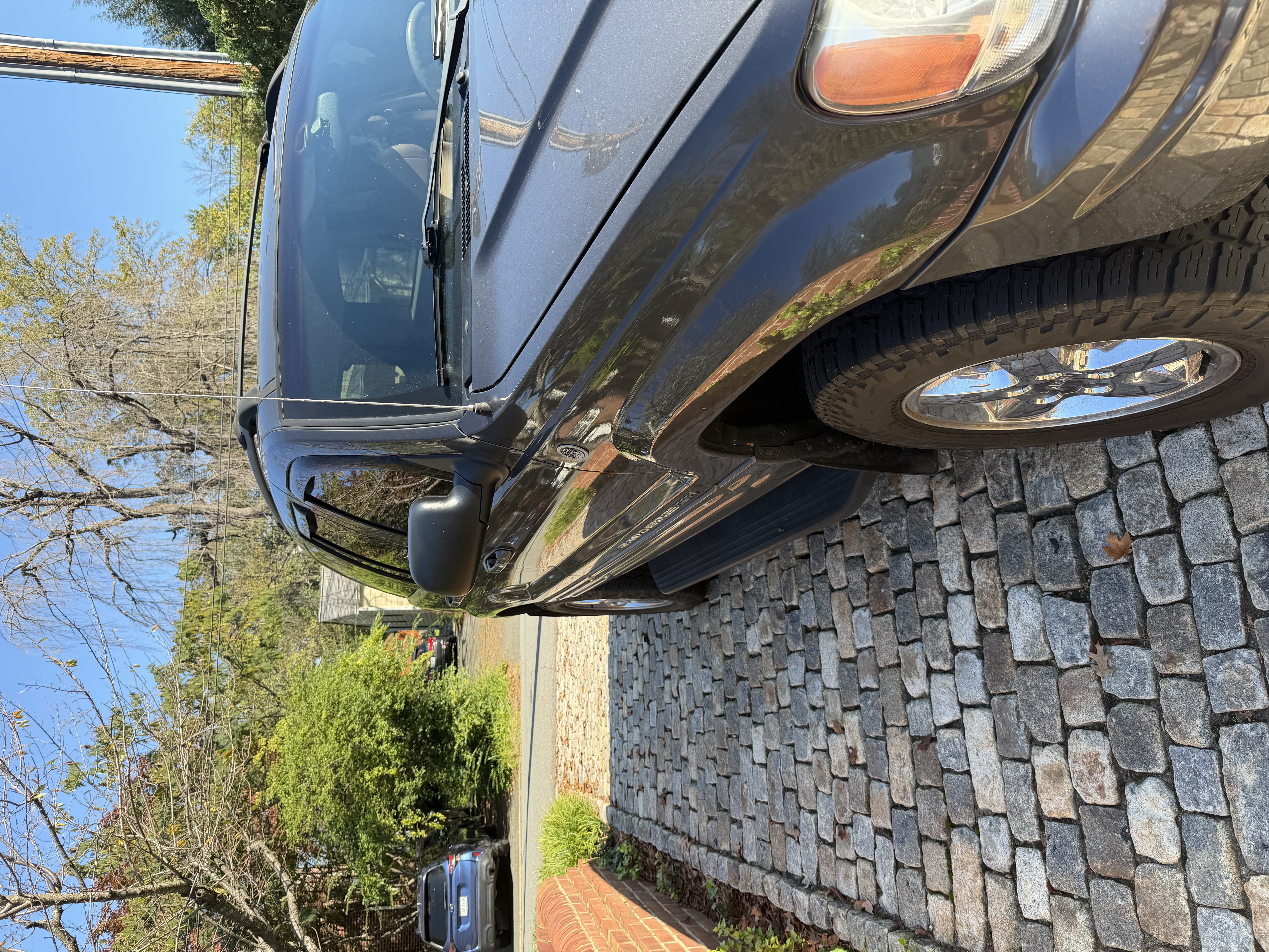 Used 2004 Jeep Grand Cherokee Limited w/ Trailer Tow Group IV AWD/4WD image 2