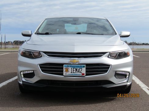 Used 2017 Chevrolet Malibu LT FWD image 2