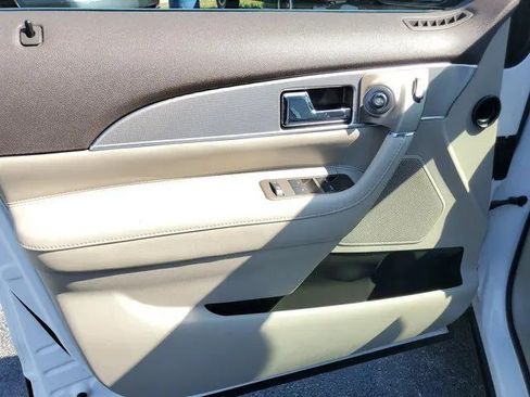 Used 2014 Lincoln MKX AWD w/ Equipment Group 101A image 27