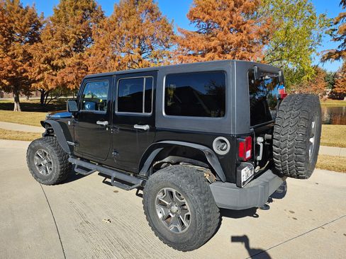 Used 2015 Jeep Wrangler Unlimited Rubicon w/ Connectivity Group image 4