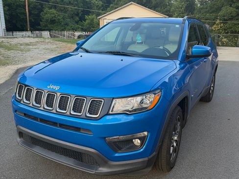 Used 2019 Jeep Compass Latitude w/ Popular Equipment Group FWD image 1