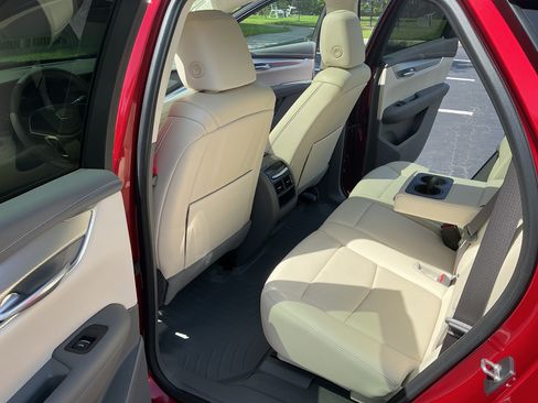 Used 2021 Cadillac XT5 Premium Luxury FWD image 12