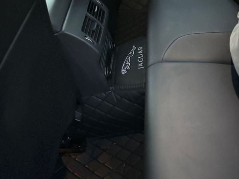 Used 2019 Jaguar XE Premium image 13