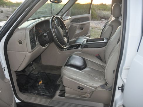 Used 2003 Chevrolet Avalanche 4x4 w/ Suspension Package, Off-Road image 27