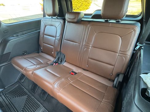 Used 2023 Lincoln Navigator L Reserve image 11