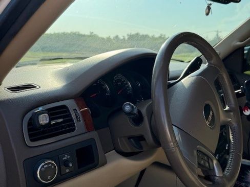 Used 2013 GMC Yukon XL SLT w/ Regional Value Package image 2