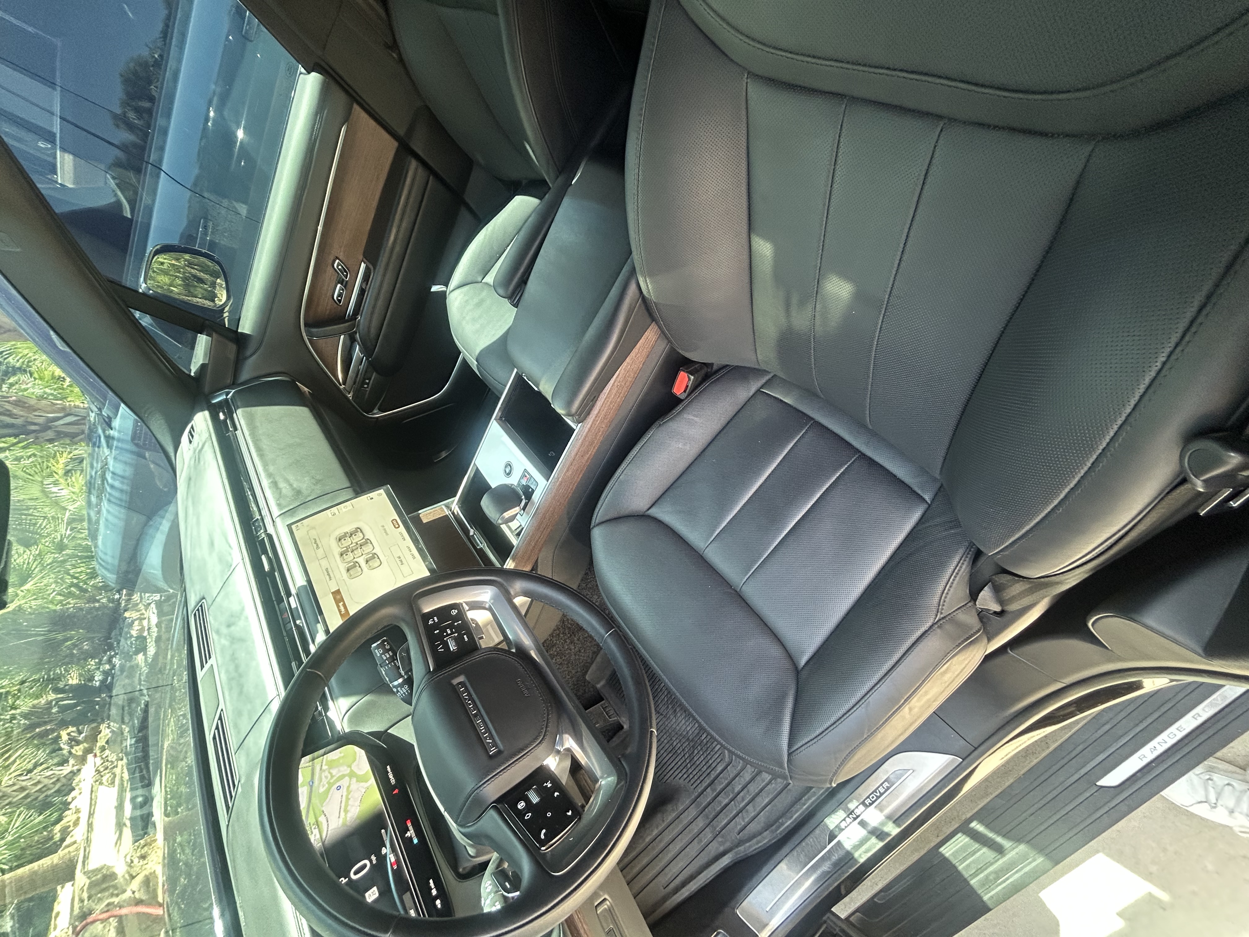 Used 2025 Land Rover Range Rover Long Wheelbase SE AWD/4WD image 14
