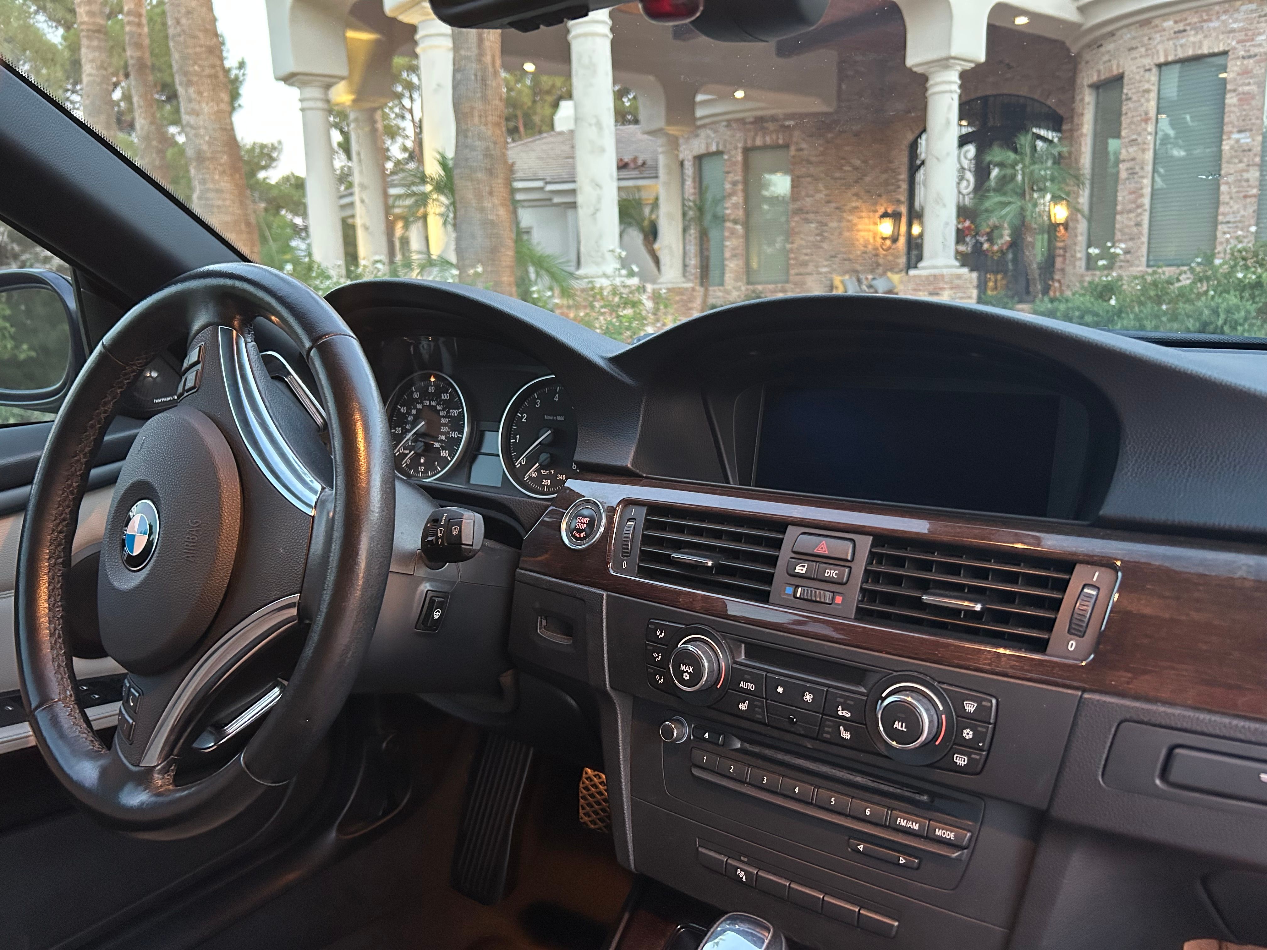 Used 2011 BMW 335i Convertible RWD image 2